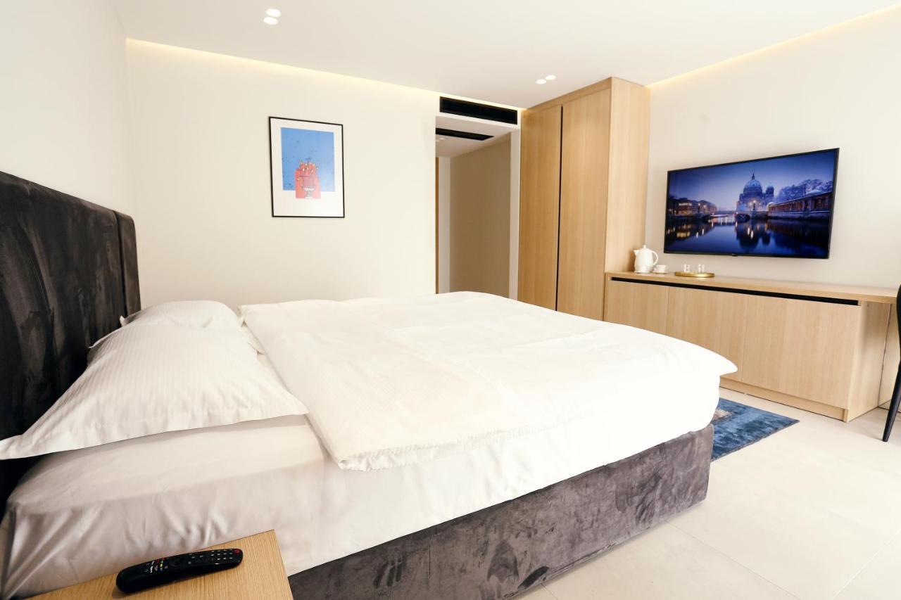 Hotel 12 Gjakova Zewnętrze zdjęcie